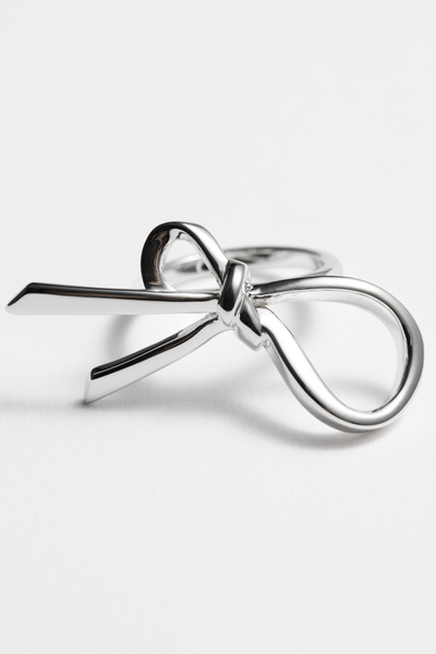 Delicate Knot Ring